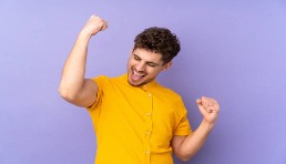 疗愈赛道添黑马！仨小伙靠“小”生意一年狂揽3500万